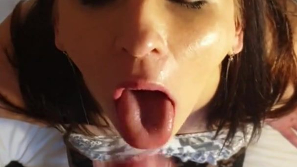 Кончил на язык зрелой мачехи, пока отец был в церкви