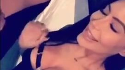 Две горячие девки сексом рассчитались с таксистом за проезд